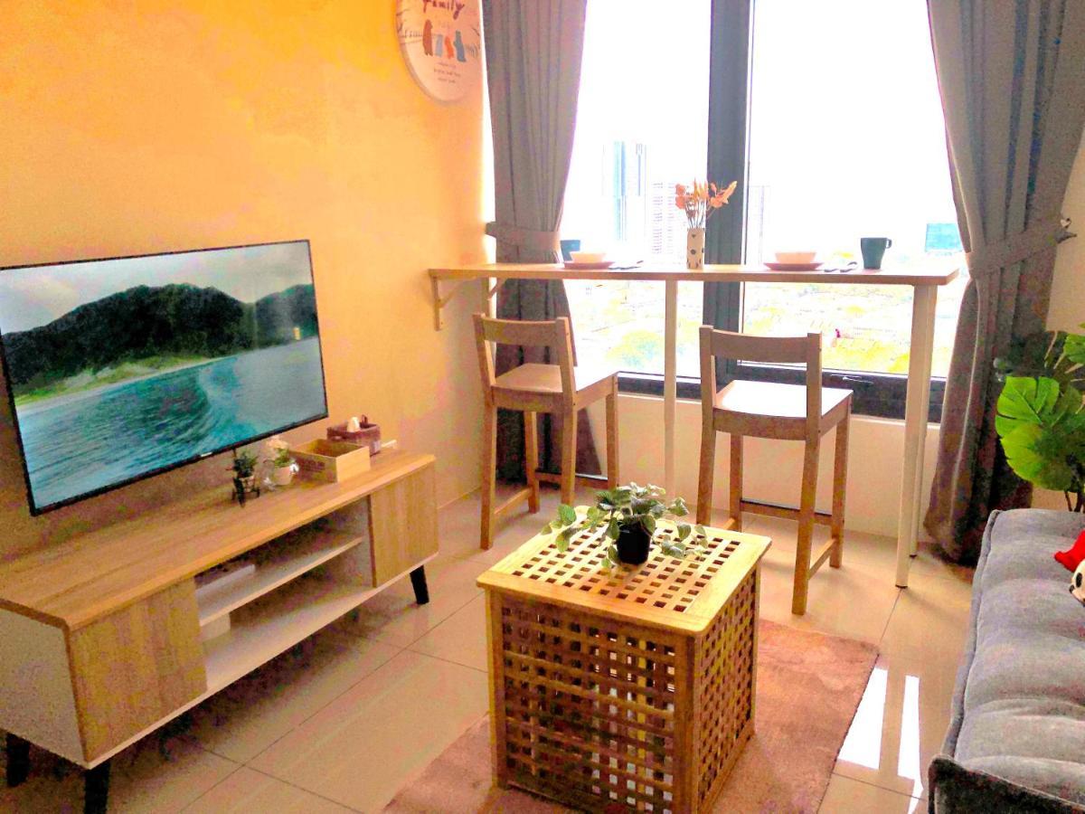 Pangsapuri Tropicana 218 Macalister Netflix Unit By Blue Sky Holidays *