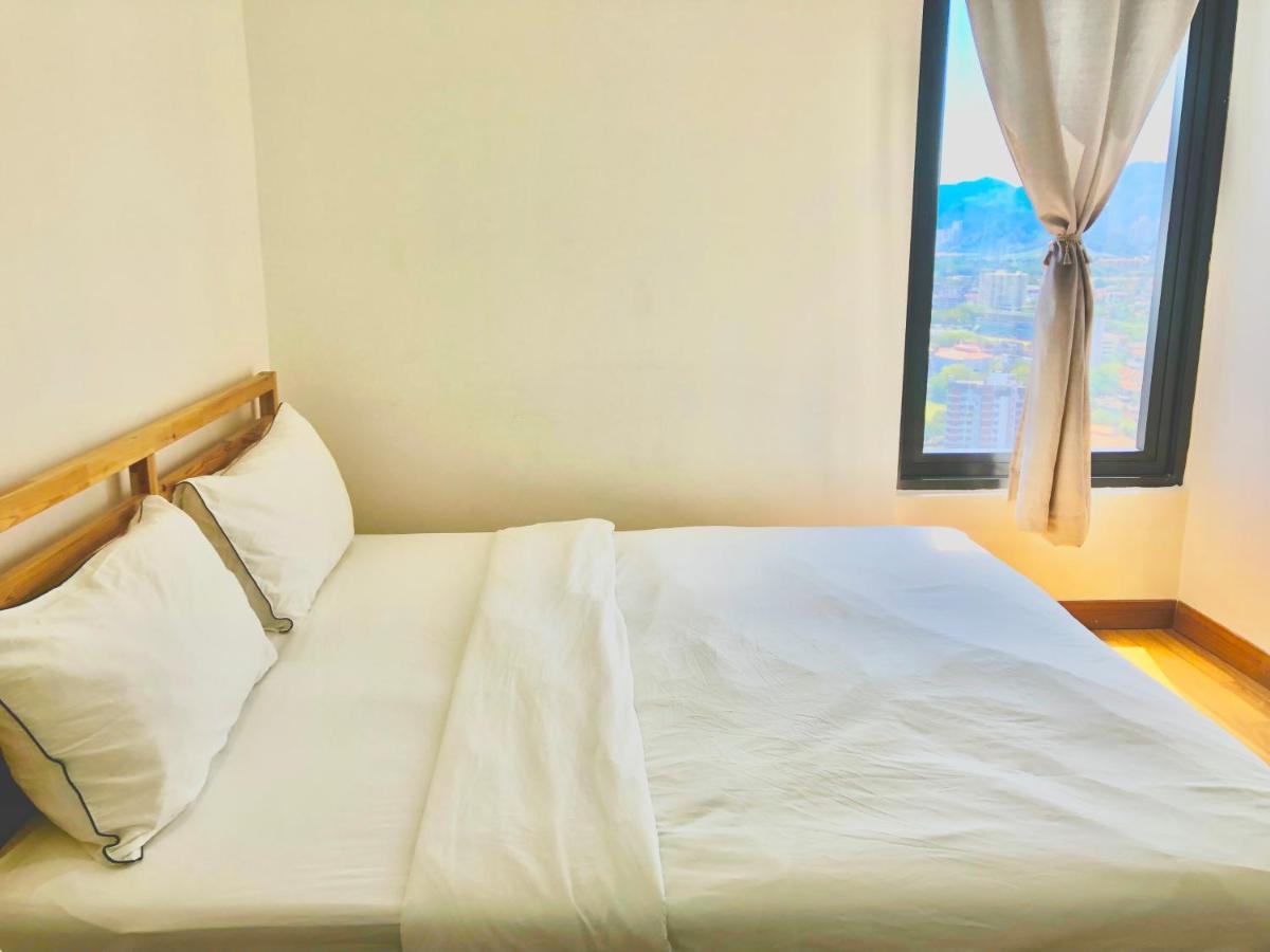 Pangsapuri Tropicana 218 Macalister Netflix Unit By Blue Sky Holidays *