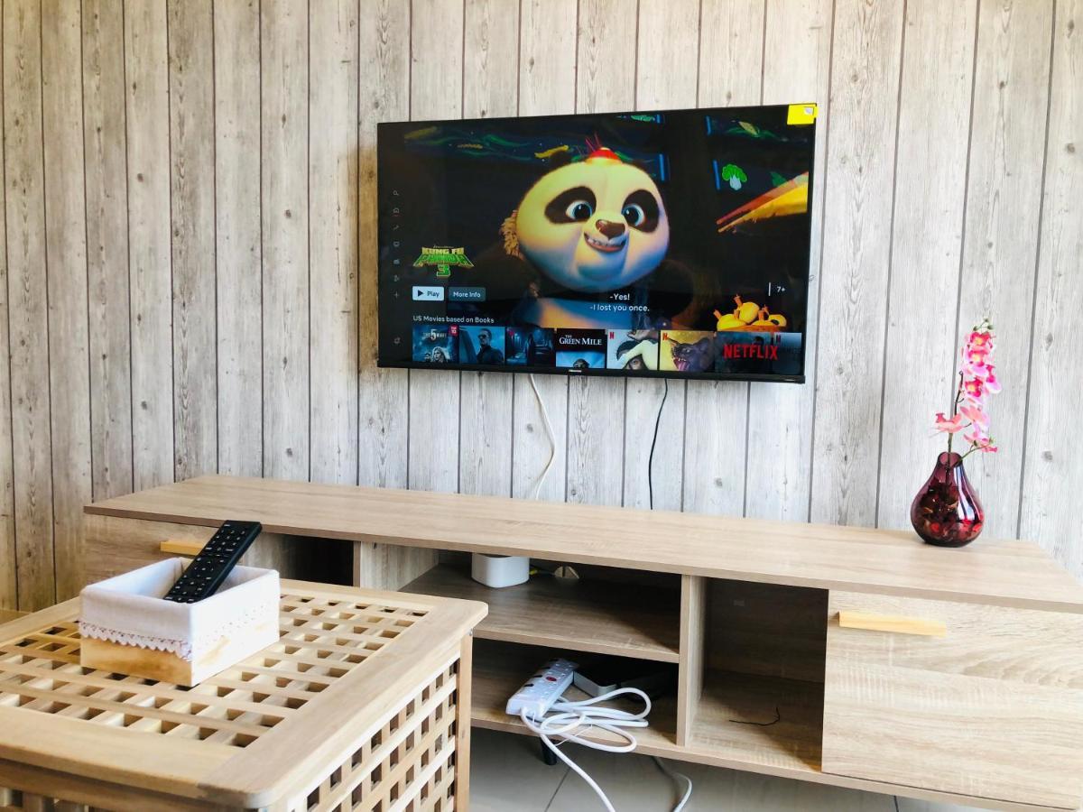 Pangsapuri Tropicana 218 Macalister Netflix Unit By Blue Sky Holidays *