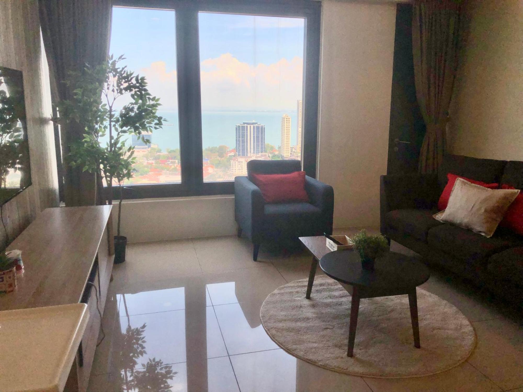 Tropicana 218 Macalister Netflix Unit By Blue Sky Holidays Pangsapuri *