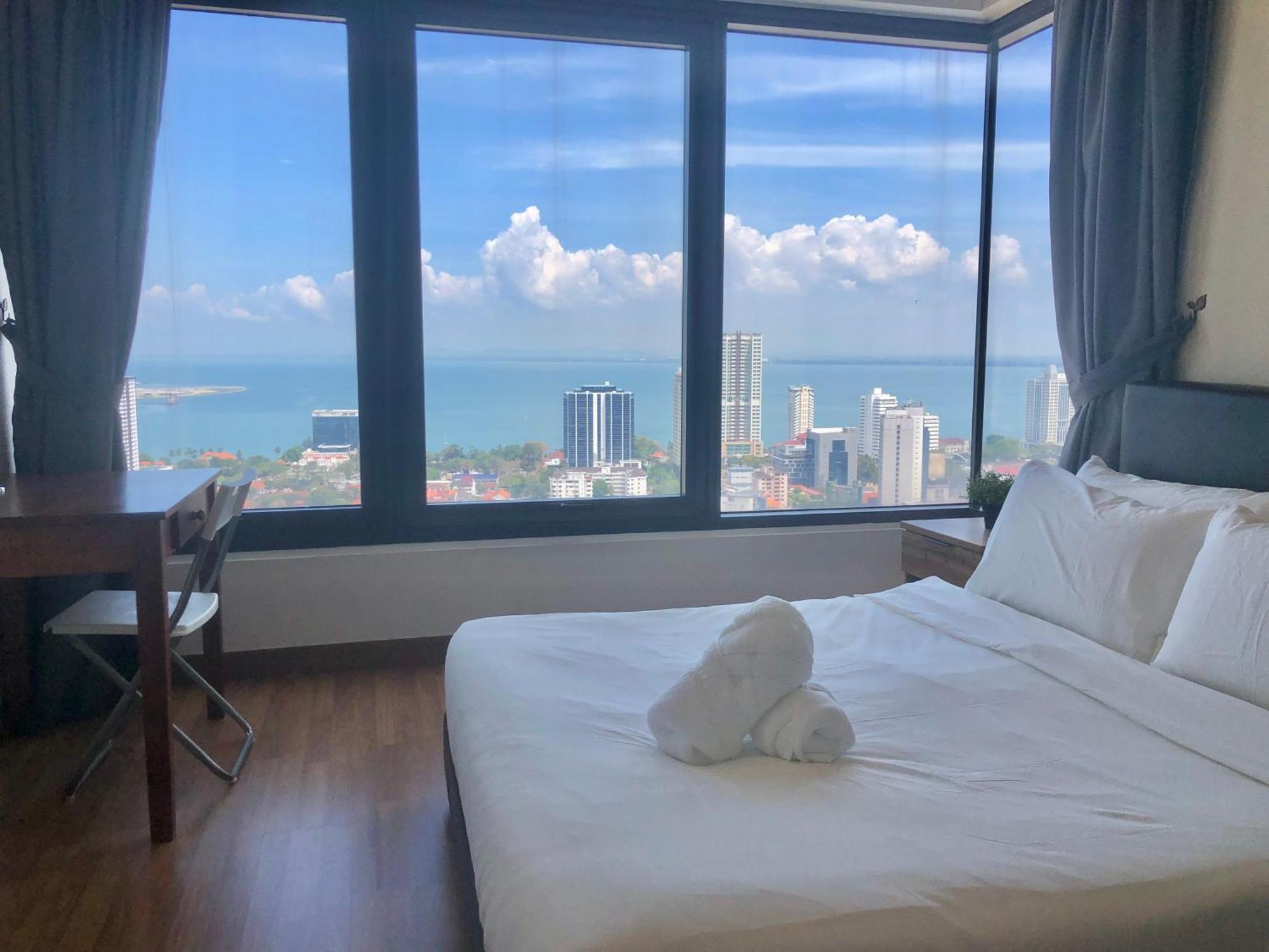 Tropicana 218 Macalister Netflix Unit By Blue Sky Holidays Pangsapuri Georgetown